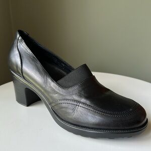 Dansko Black Leather Heels like new